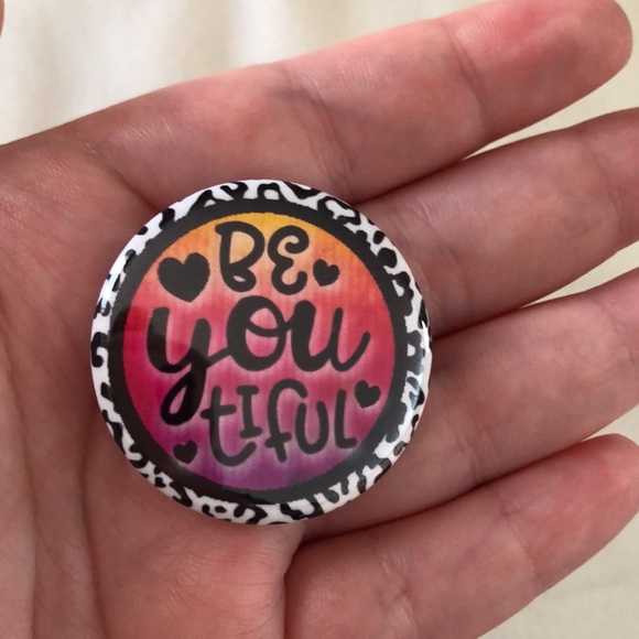 I.5 inch beyoutufil pin back button set of 3 - Picture 2 of 2